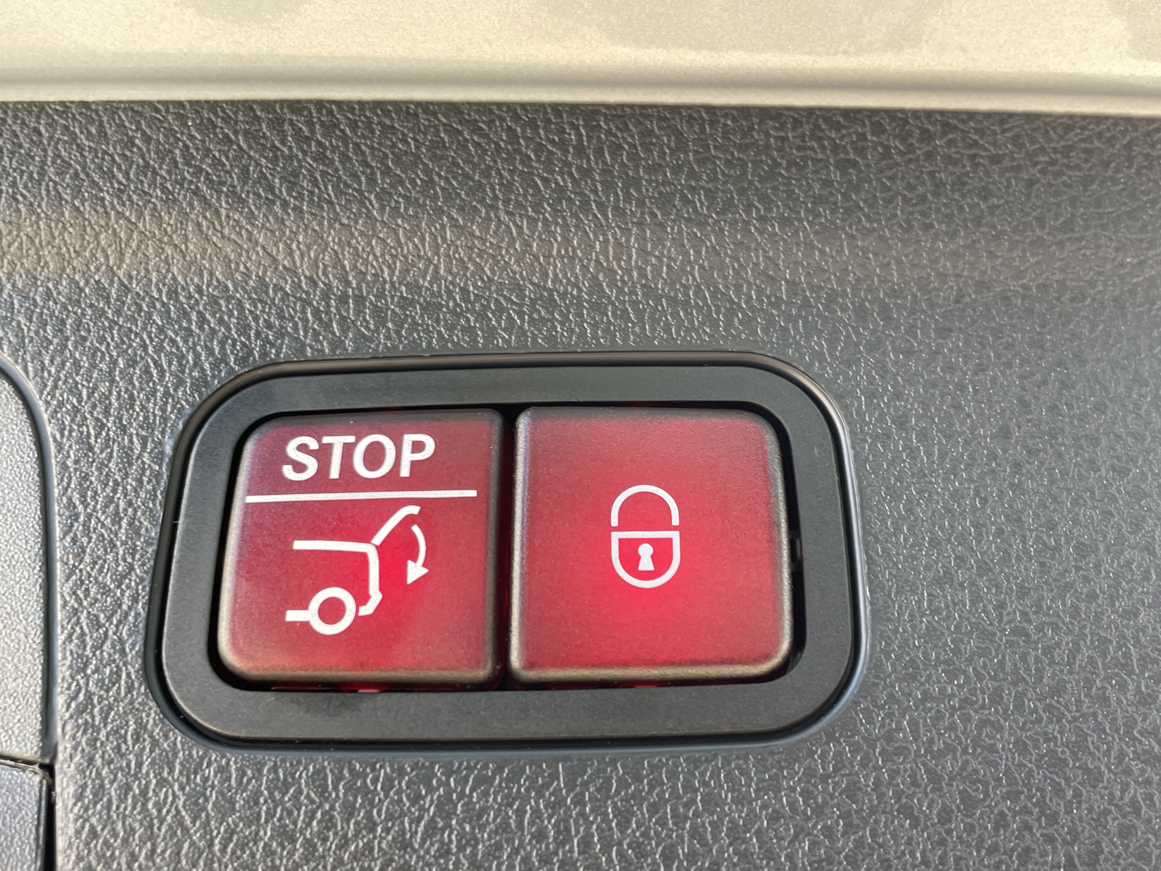 Certified 2025 Mercedes-Benz GLE 450e 4MATIC image 11