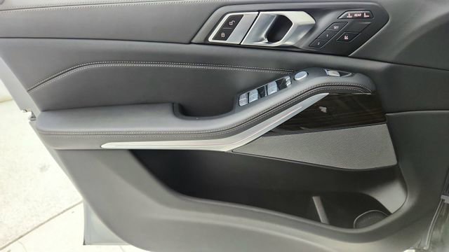 Used 2024 BMW X7 xDrive40i w/ M Sport Package image 39