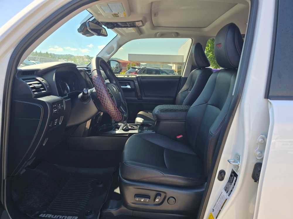 Used 2020 Toyota 4Runner Venture w/ Moonroof Package AWD/4WD image 9