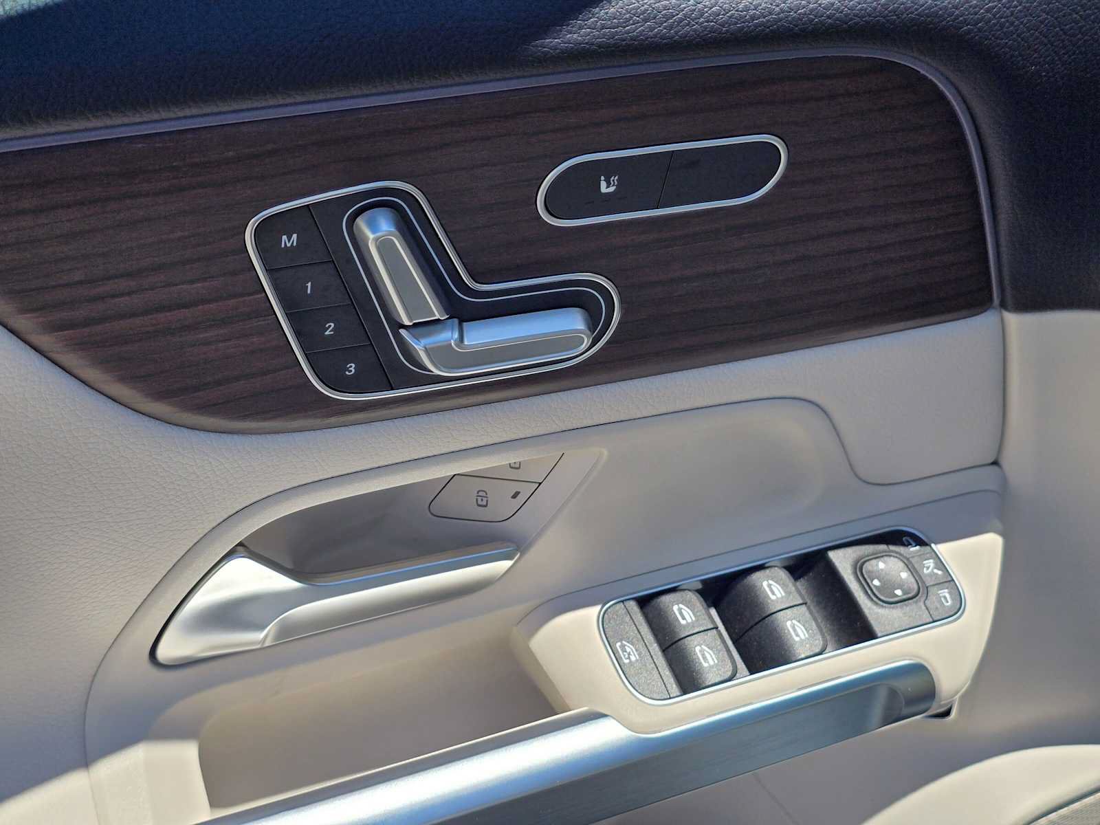 New 2026 Mercedes-Benz GLB 250 4MATIC image 23