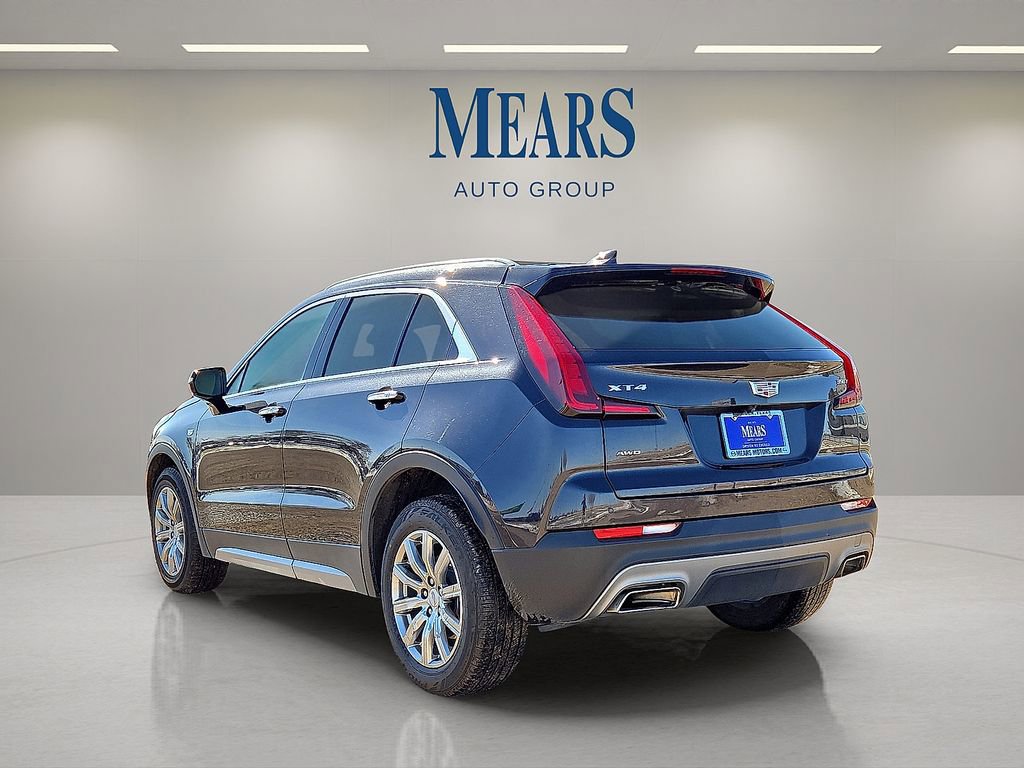 Used 2023 Cadillac XT4 Premium Luxury image 3