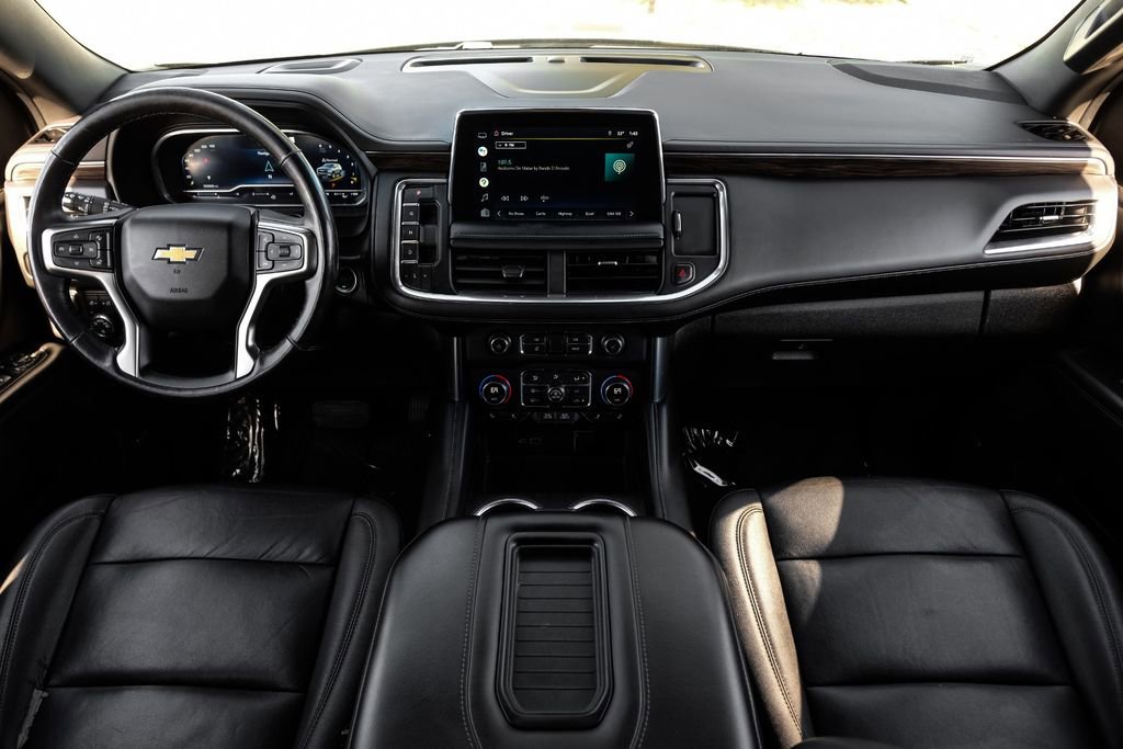 Used 2022 Chevrolet Suburban LT w/ Luxury Package image 10