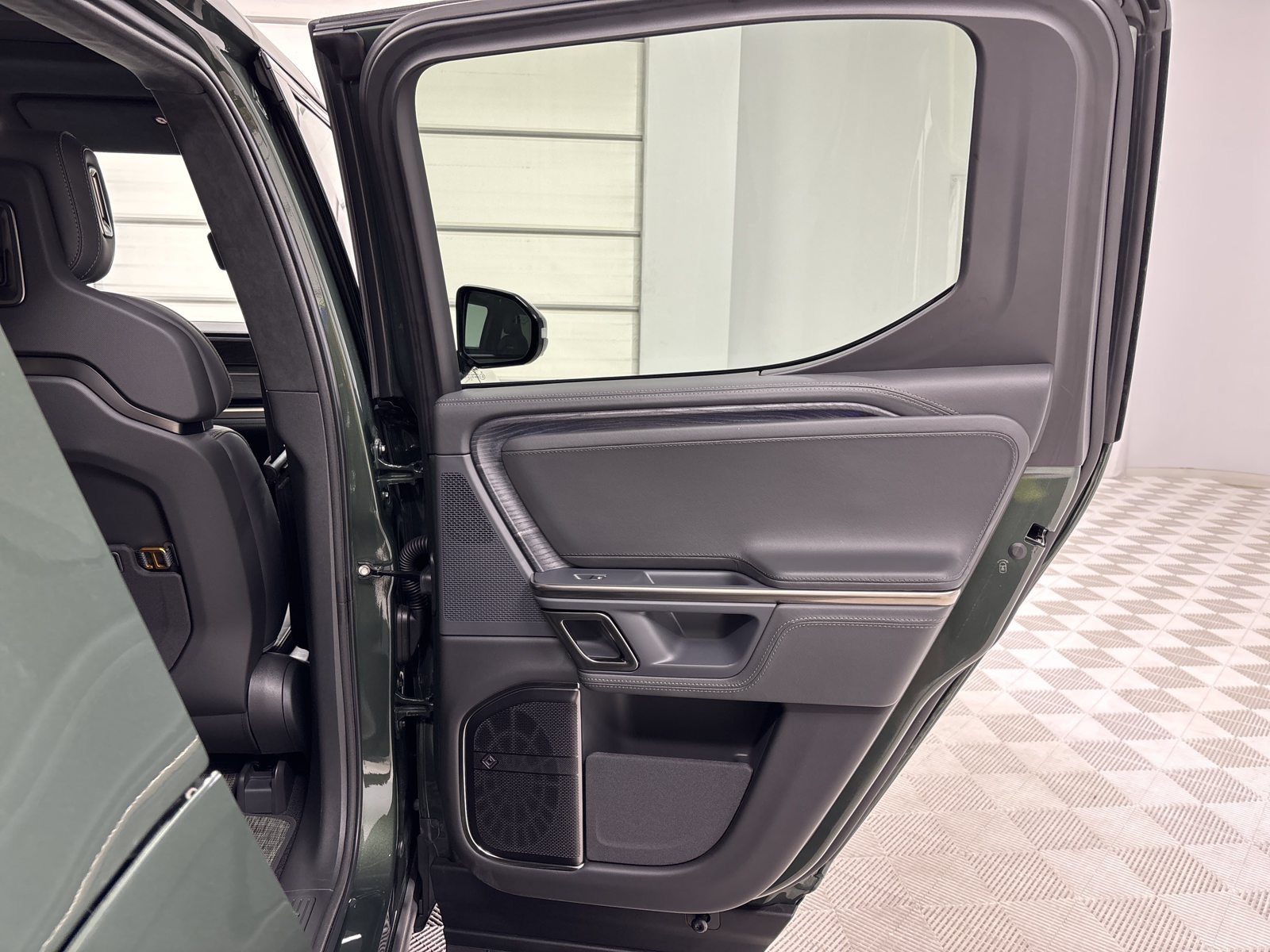 Used 2024 Rivian R1T Adventure Dual AWD/4WD image 19