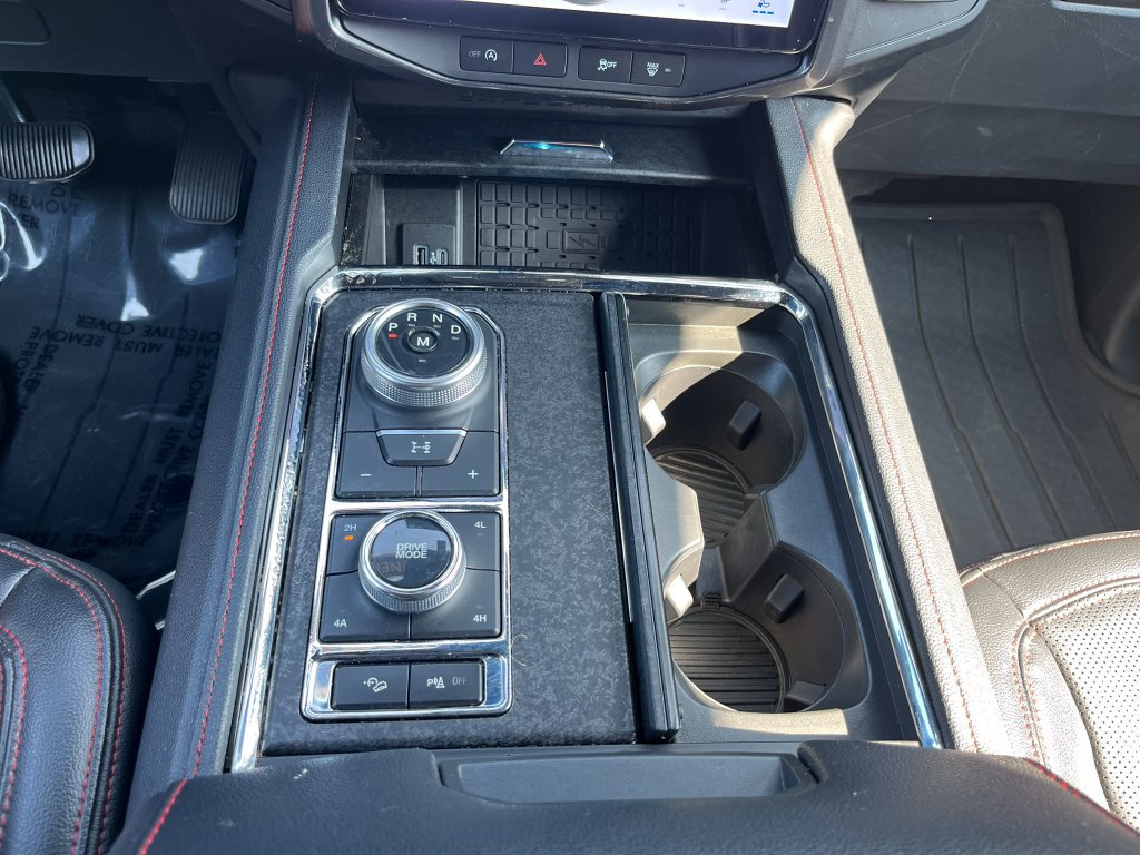 Used 2024 Ford Expedition Limited AWD/4WD image 17