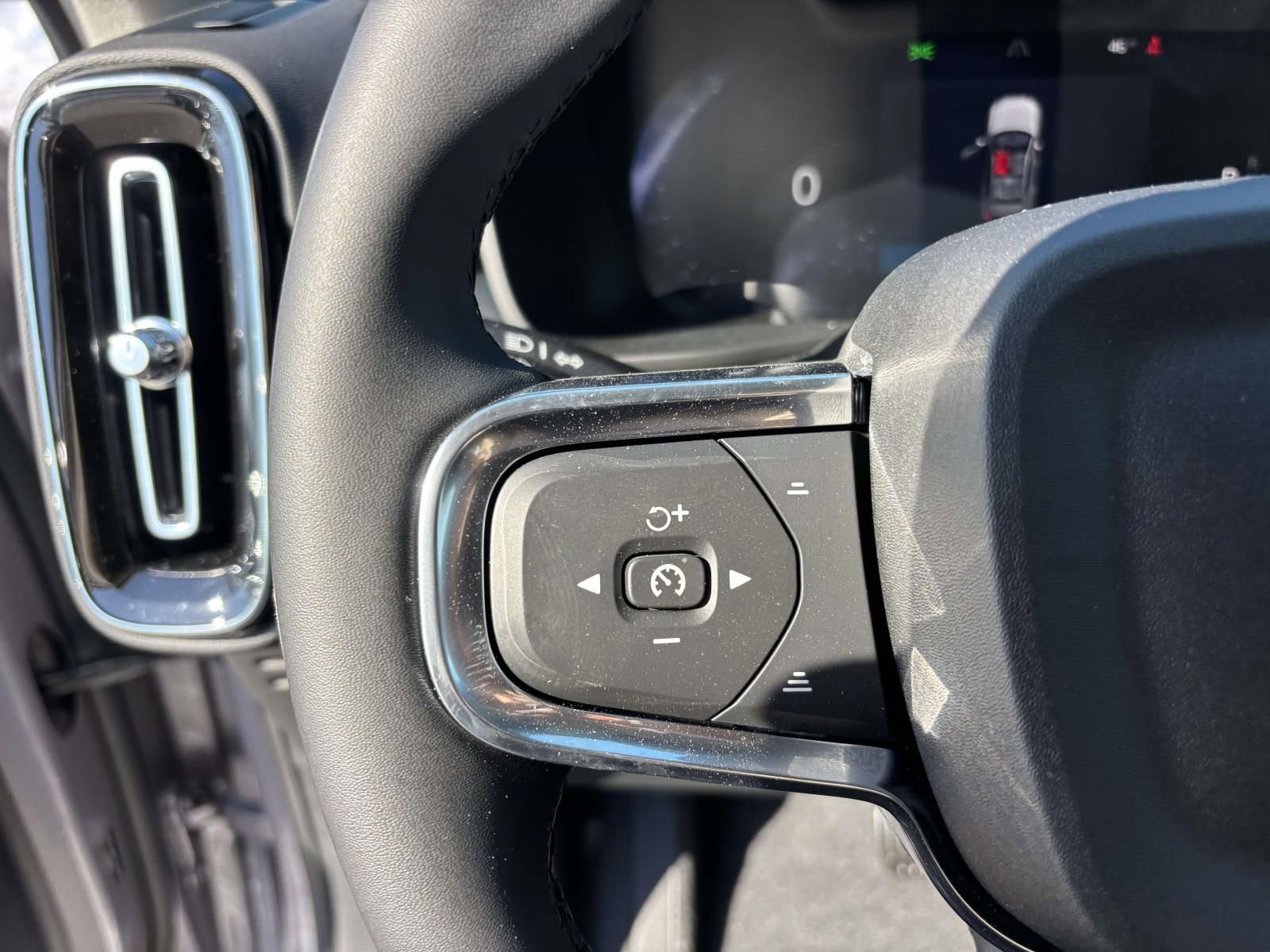 New 2026 Volvo XC40 B5 Ultra w/ Protection Package Premier AWD/4WD image 17