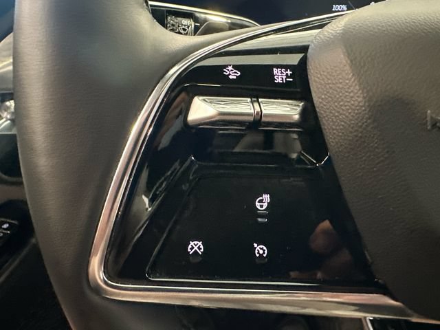 Used 2025 Cadillac Lyriq Luxury w/ LPO, Floor Liner Package AWD/4WD image 13