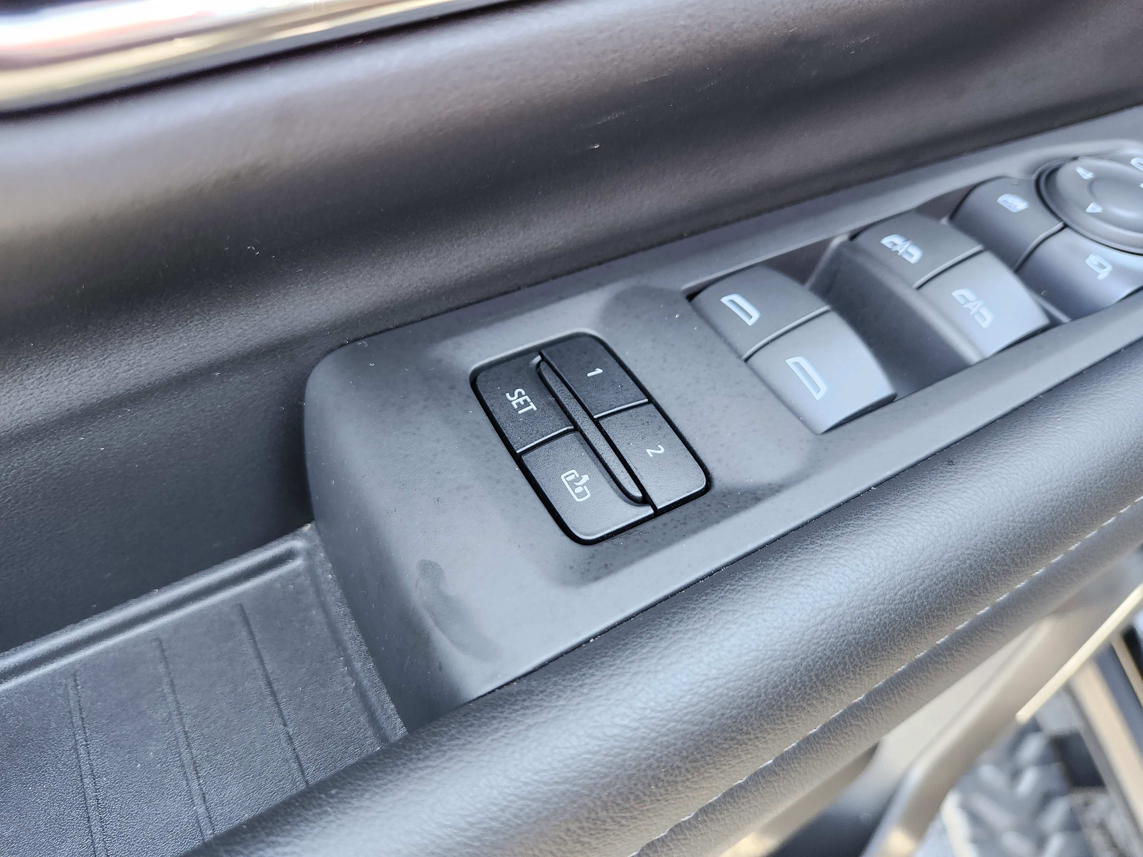 Used 2023 Chevrolet Suburban Z71 w/ Luxury Package image 31