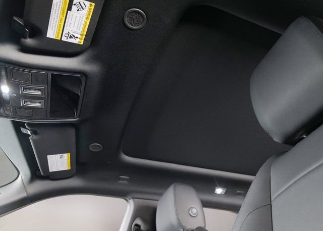 Used 2025 Land Rover Range Rover Evoque S image 21