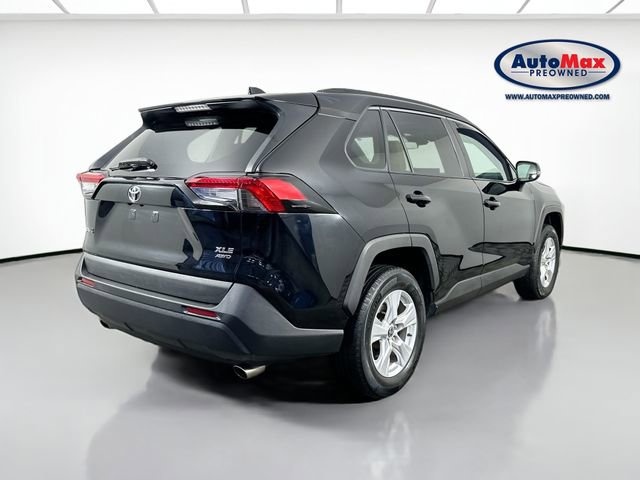 Used 2021 Toyota RAV4 XLE w/ Convenience Package image 2