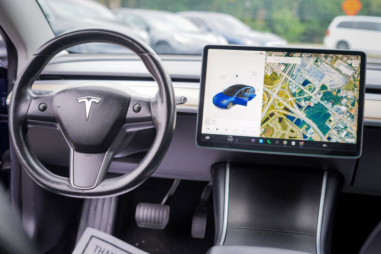 Used 2018 Tesla Model 3 Long Range RWD image 10