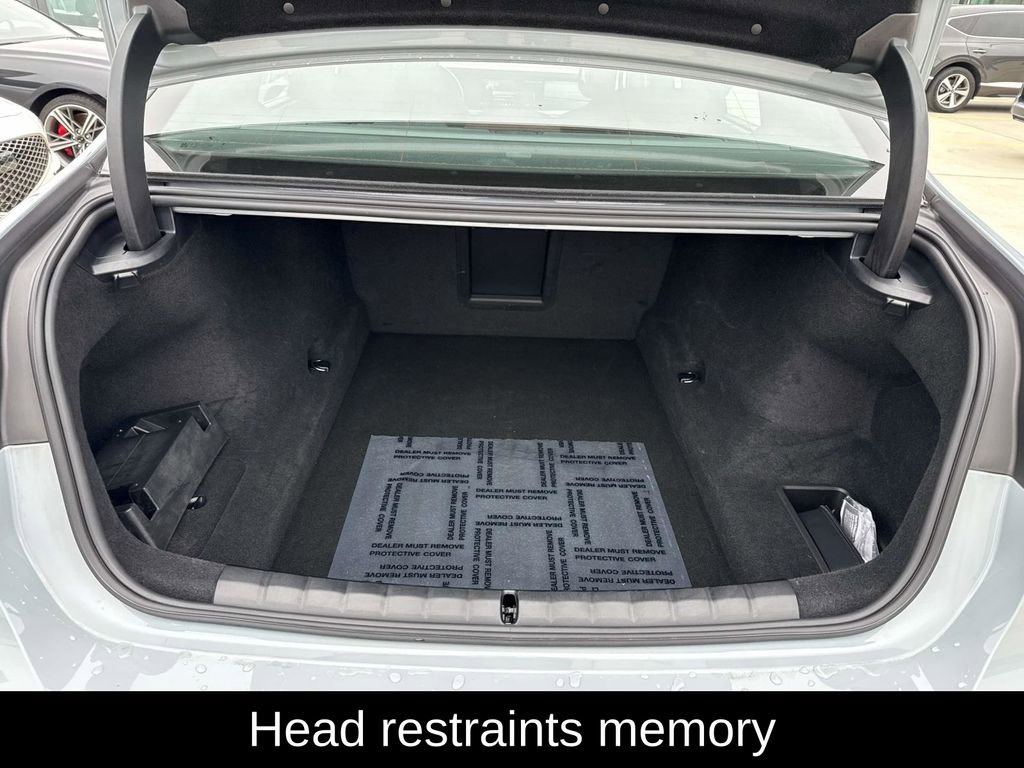 Used 2025 BMW 760i xDrive w/ Executive Package image 11