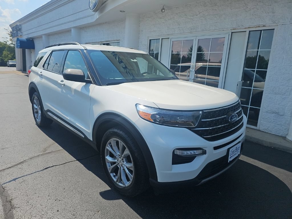 Used 2023 Ford Explorer XLT w/ Equipment Group 202A AWD/4WD image 2