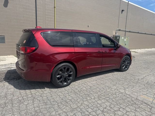 Used 2019 Chrysler Pacifica Touring Plus w/ S Appearance Package FWD image 5