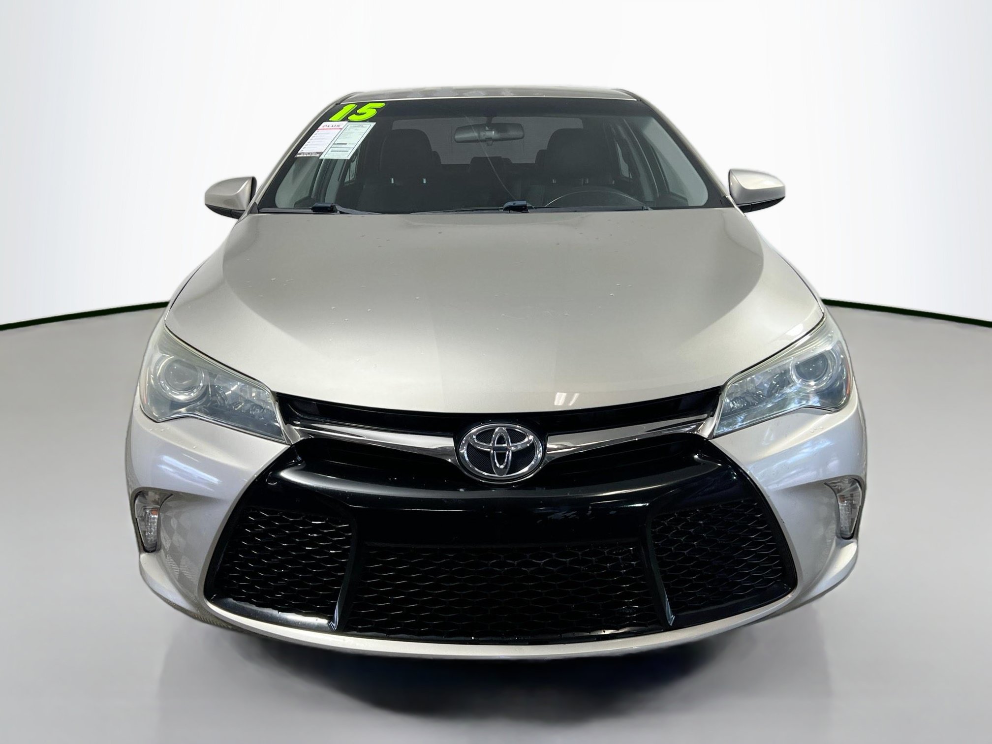 Used 2015 Toyota Camry SE FWD image 11