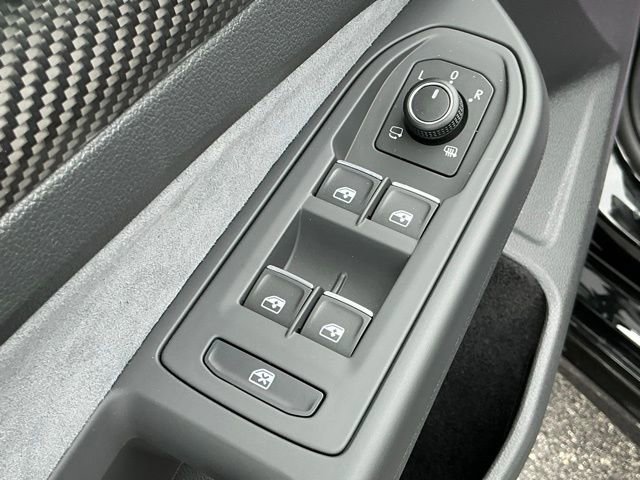 Certified 2025 Volkswagen Golf R Black Edition image 12