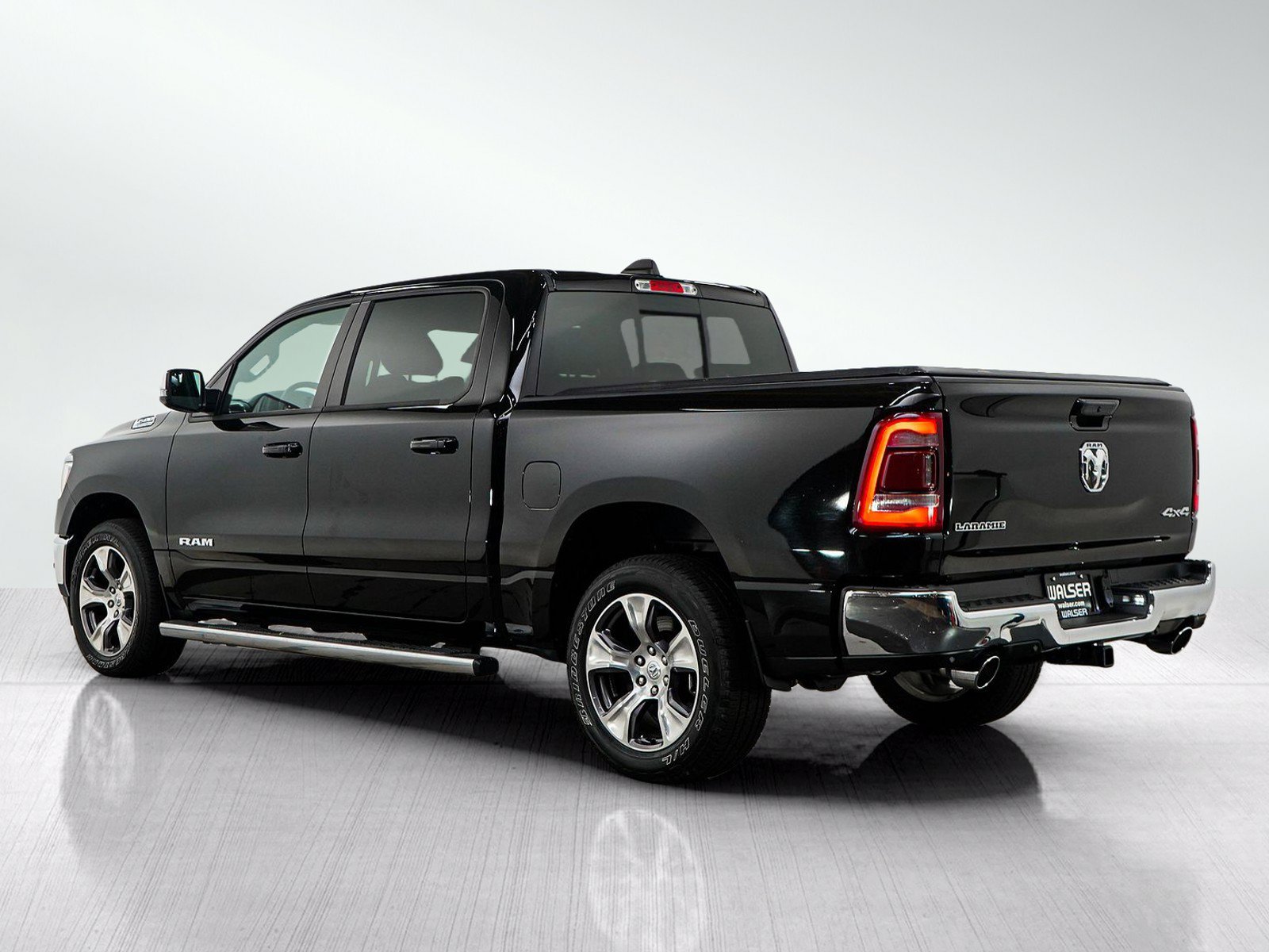 Used 2024 RAM 1500 Laramie AWD/4WD image 3