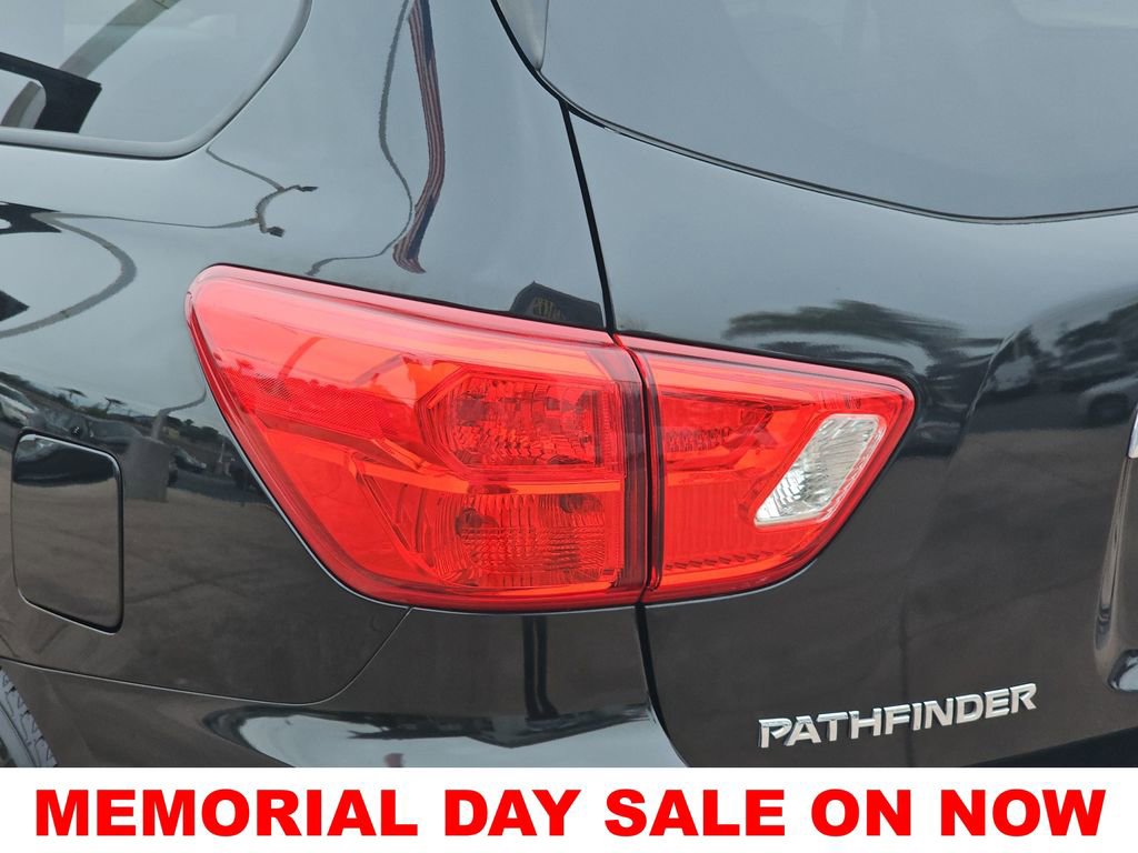 Used 2017 Nissan Pathfinder S FWD image 40