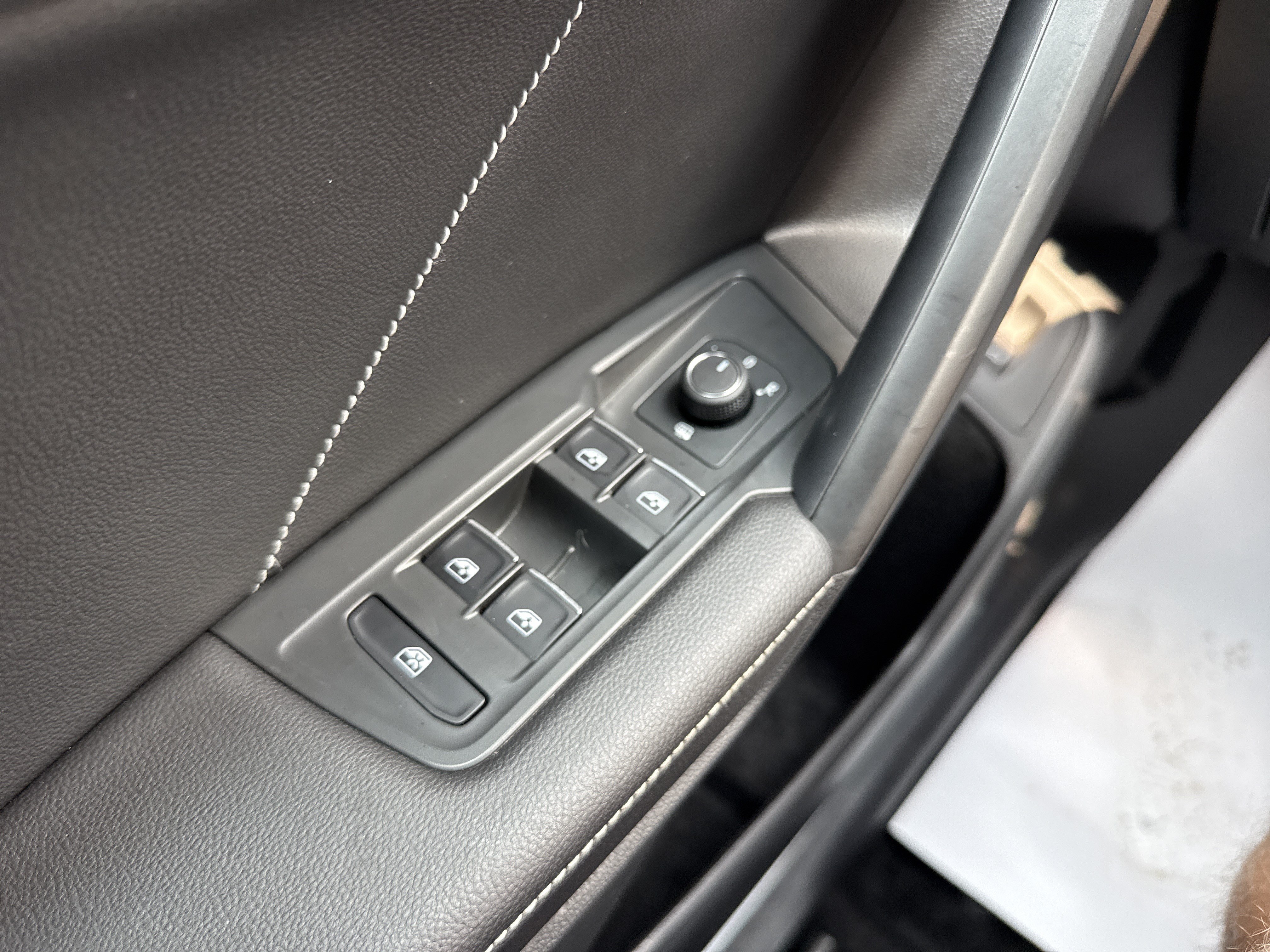 Used 2024 Volkswagen Tiguan SE R-Line AWD/4WD image 16