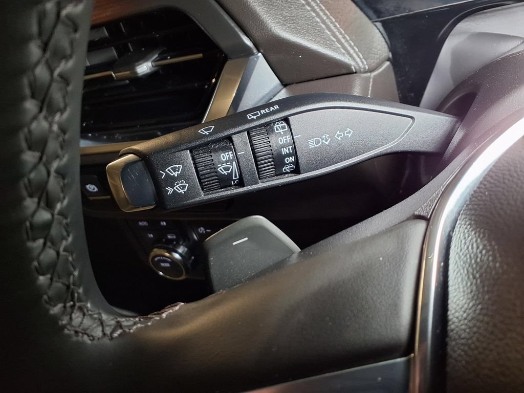 Used 2025 GMC Yukon Denali AWD/4WD image 8