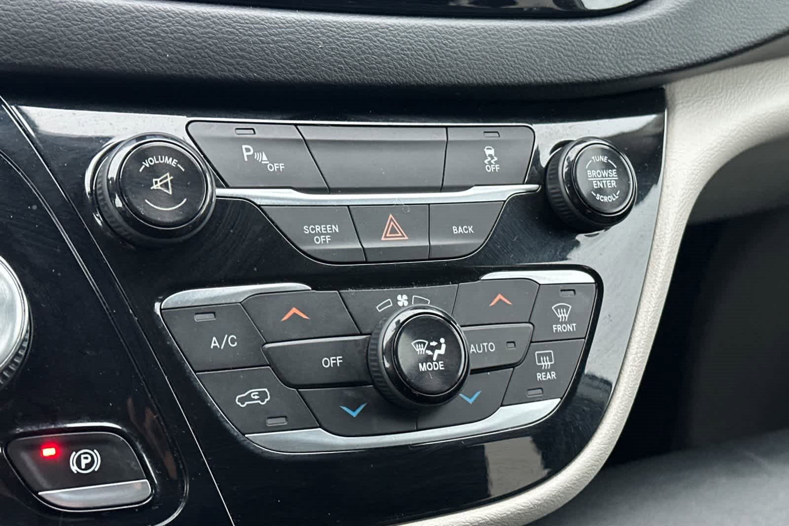 Used 2017 Chrysler Pacifica Touring-L image 21