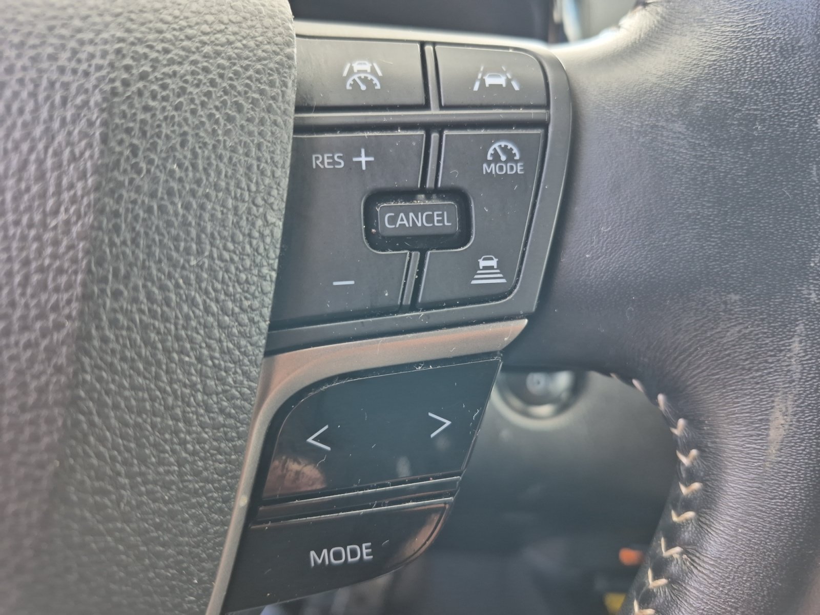 Used 2025 Toyota Camry SE FWD image 27