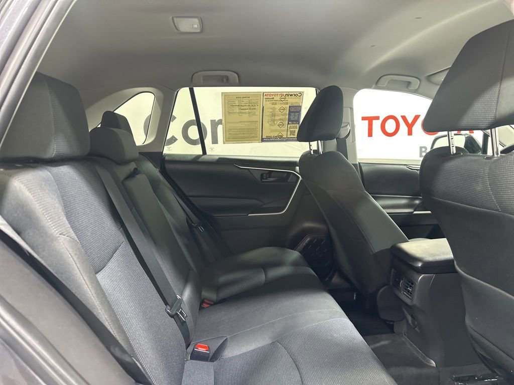 Used 2022 Toyota RAV4 LE image 15