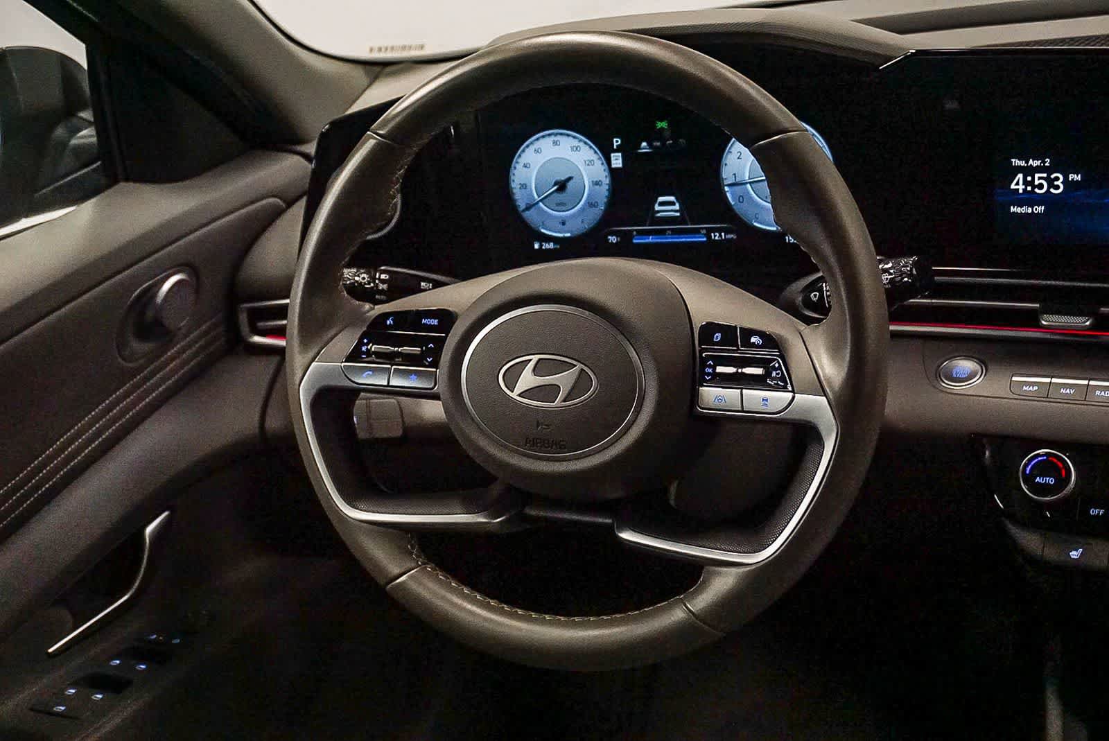 Used 2025 Hyundai Elantra SEL FWD image 16