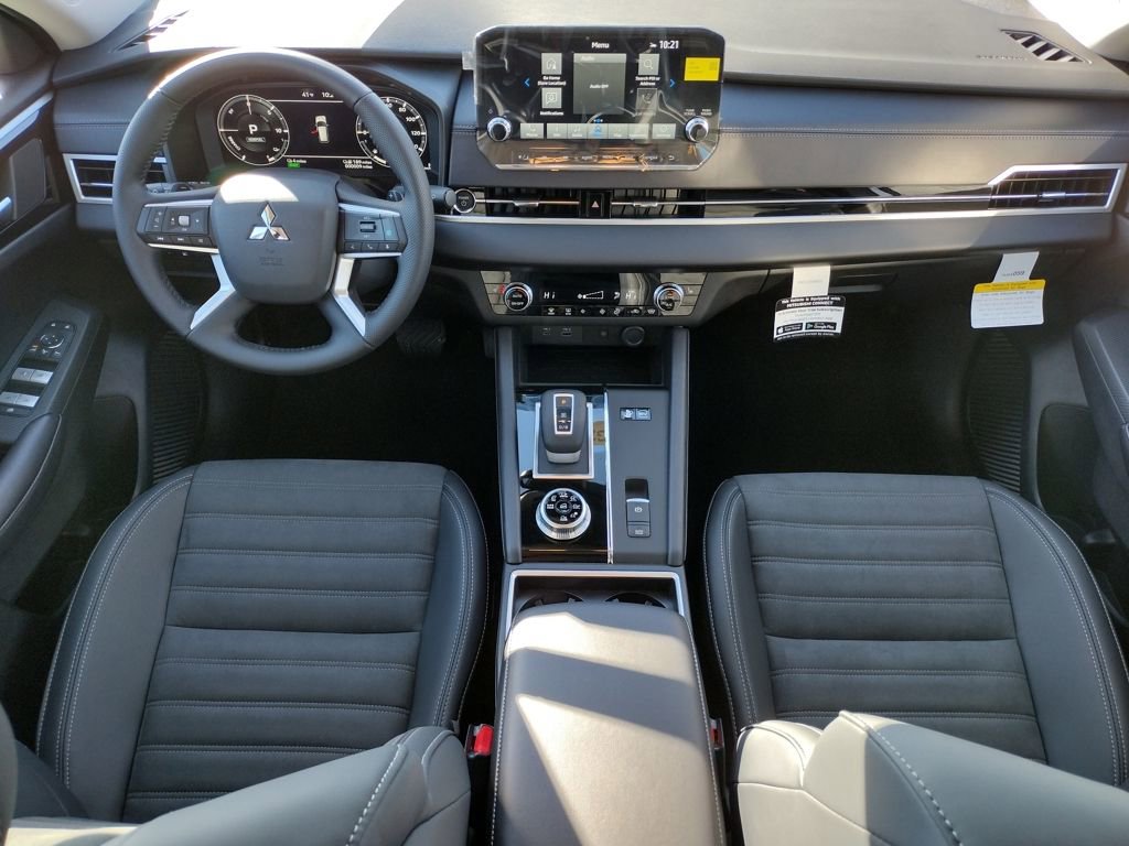 New 2025 Mitsubishi Outlander SE image 2