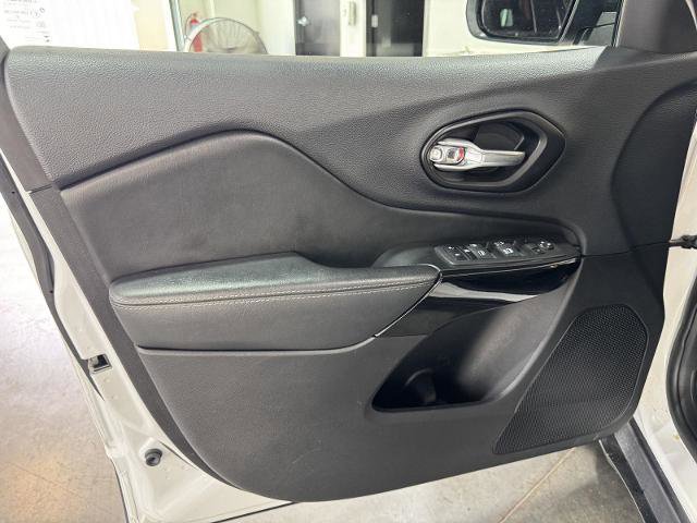 Used 2023 Jeep Cherokee Altitude Lux AWD/4WD image 16