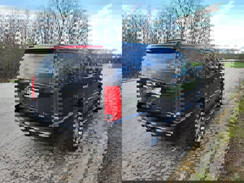 Used 2011 Cadillac Escalade ESV Luxury AWD/4WD image 7