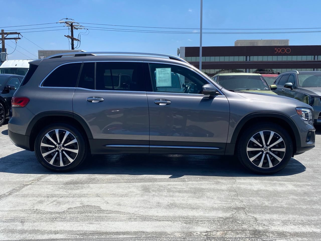 Used 2022 Mercedes-Benz GLB 250 image 2