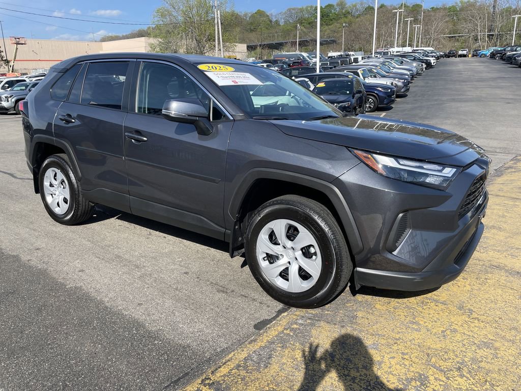 Used 2025 Toyota RAV4 LE AWD/4WD image 6