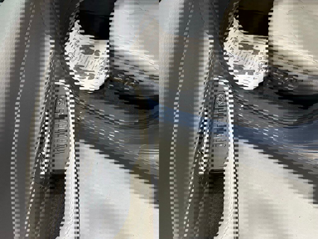 Used 2025 Toyota Grand Highlander AWD image 9