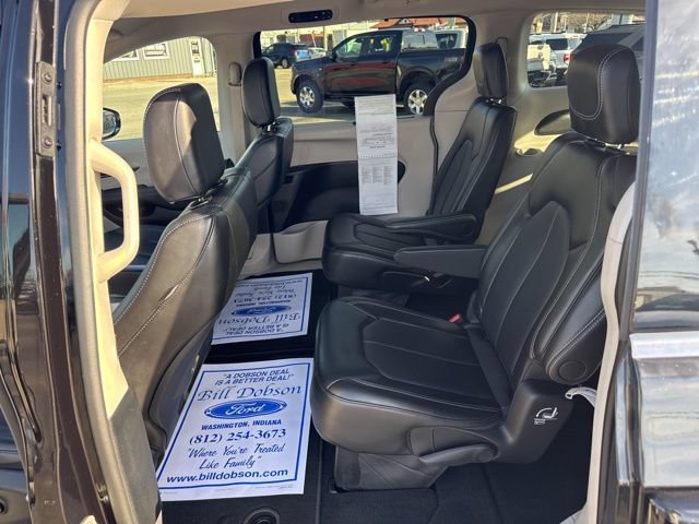Used 2024 Chrysler Pacifica Touring-L FWD image 30