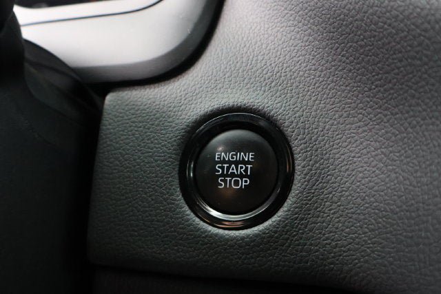 Used 2025 Toyota Tundra Limited AWD/4WD image 32