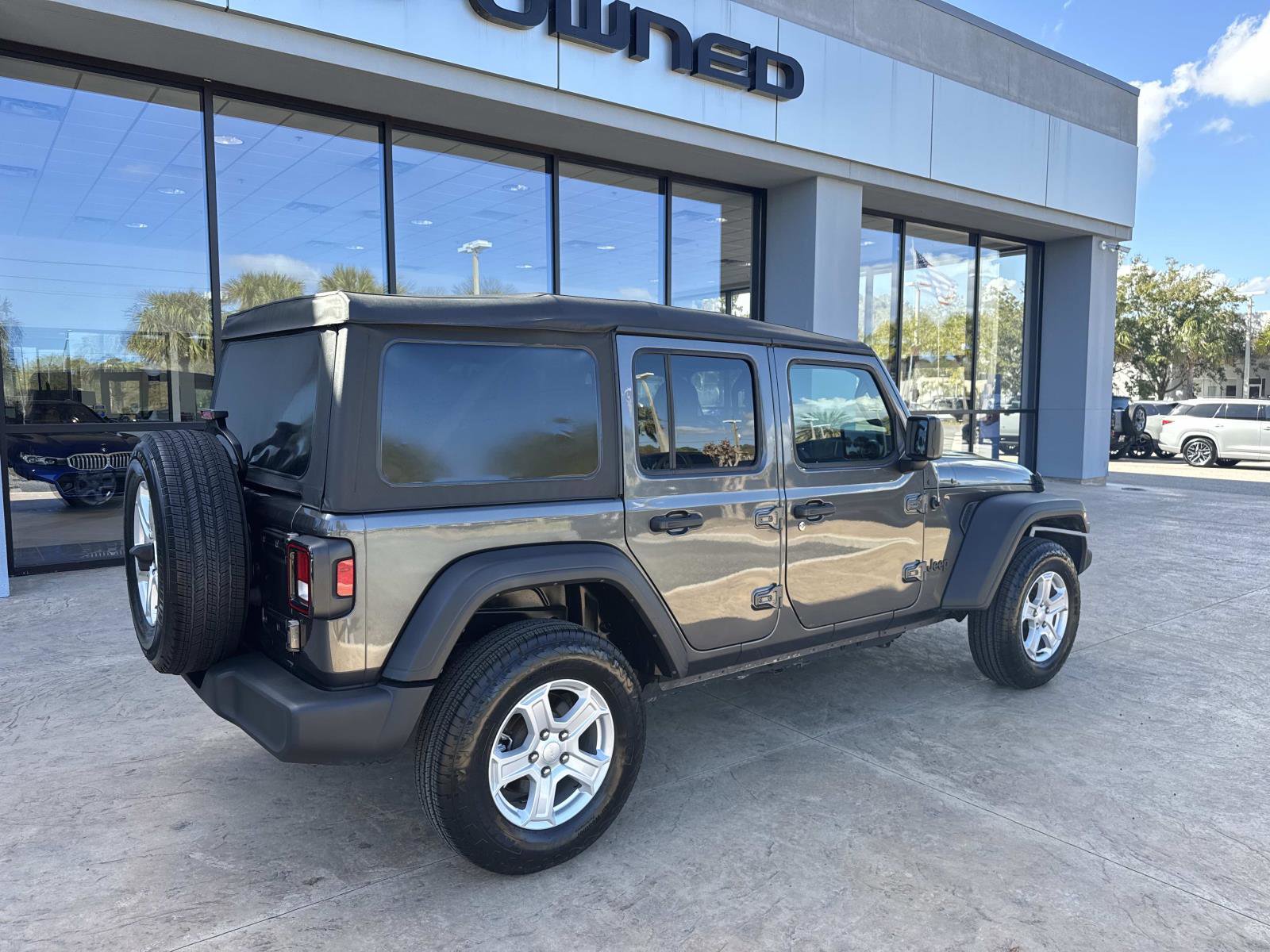 Used 2022 Jeep Wrangler Unlimited Sport S image 3
