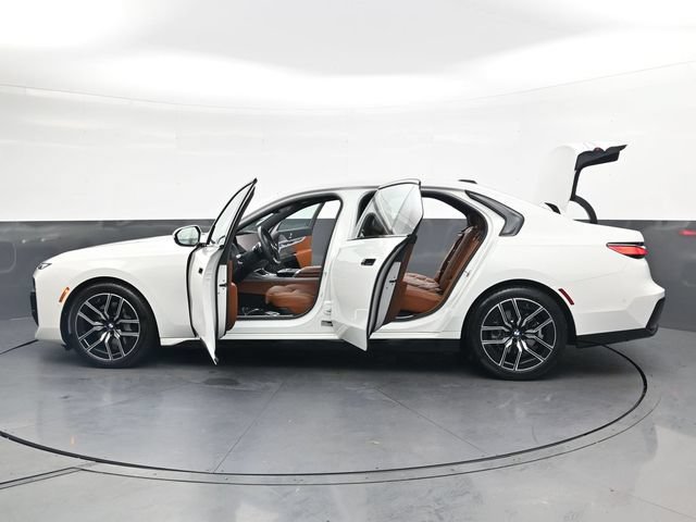 Used 2024 BMW 740i xDrive AWD/4WD image 37