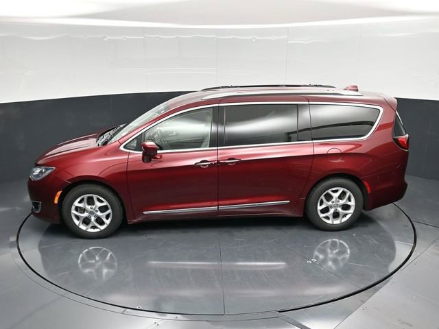 Used 2020 Chrysler Pacifica Touring-L w/ Tire & Wheel Group image 49