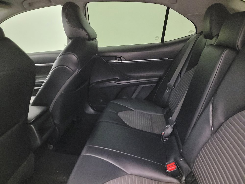 Used 2022 Toyota Camry SE image 18