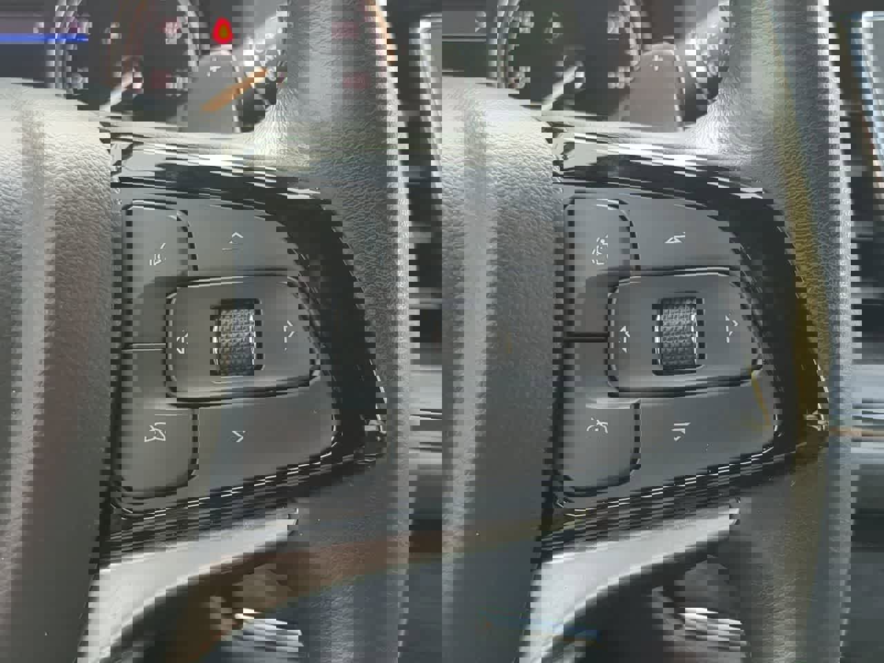 Used 2023 Buick Enclave Essence image 25