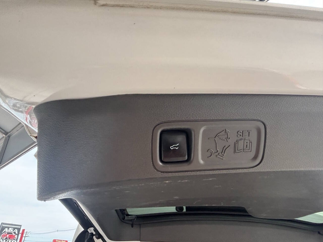 Used 2018 Ford Expedition XLT w/ Equipment Group 202A AWD/4WD image 28