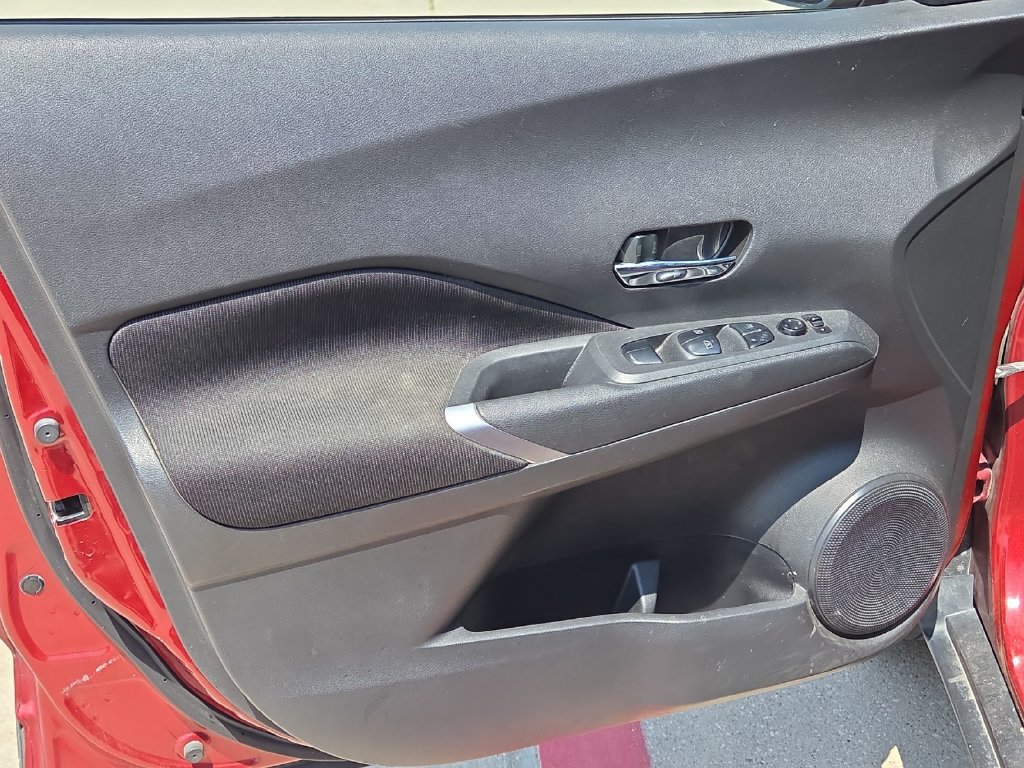 Used 2023 Nissan Kicks SV FWD image 11