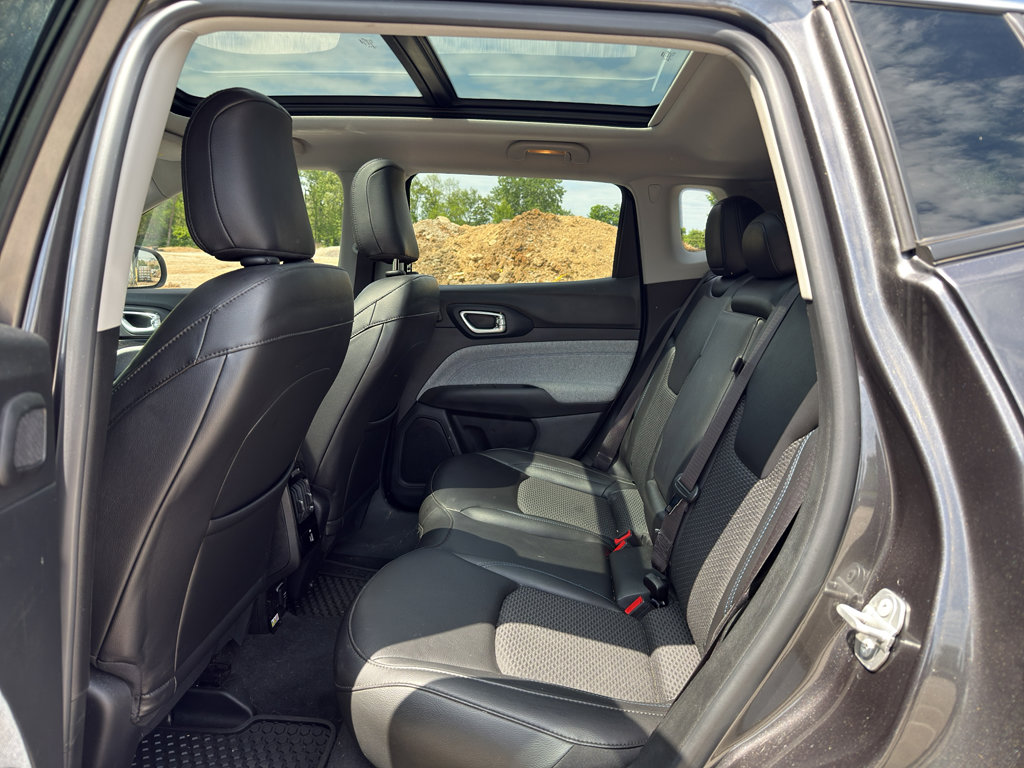 Used 2022 Jeep Compass Latitude w/ Sun and Sound Group AWD/4WD image 8