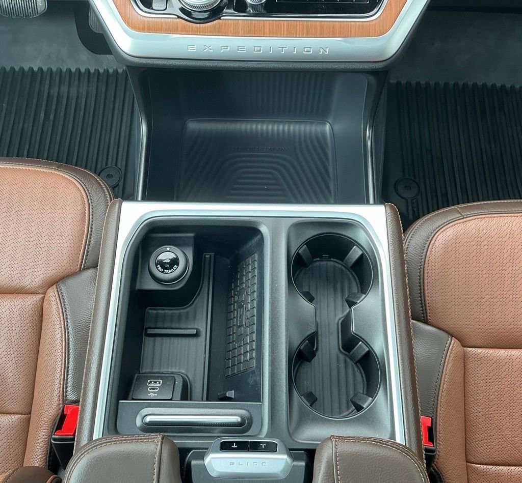 Used 2025 Ford Expedition Max King Ranch image 17