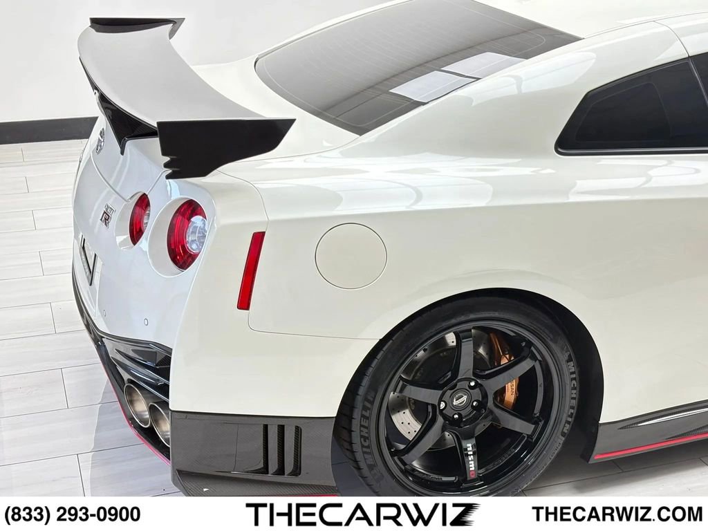 Used 2018 Nissan GT-R NISMO AWD/4WD image 39