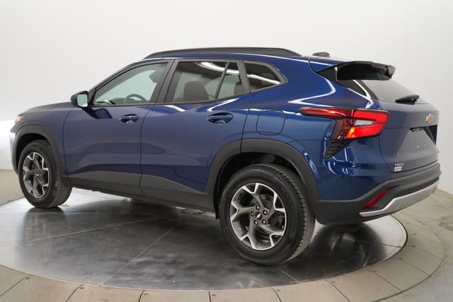 Used 2024 Chevrolet Trax LT w/ LT Convenience Package FWD image 5