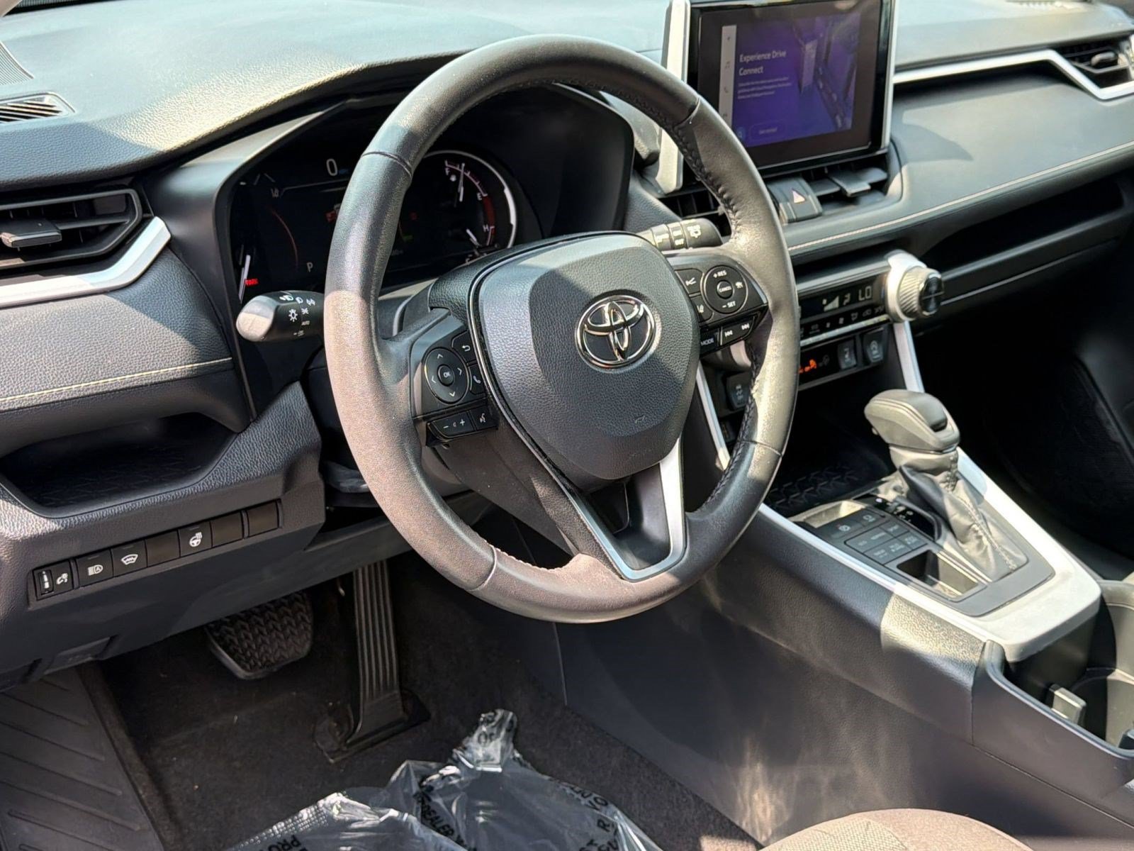 Used 2024 Toyota RAV4 XLE w/ Weather Package AWD/4WD image 4