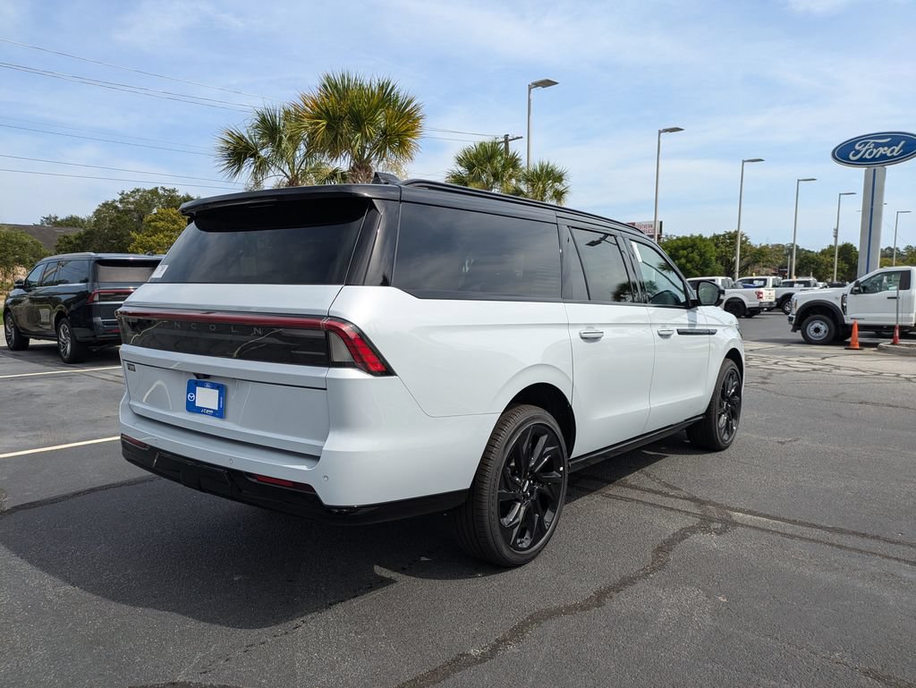 New 2026 Lincoln Navigator L Black Label AWD/4WD image 4