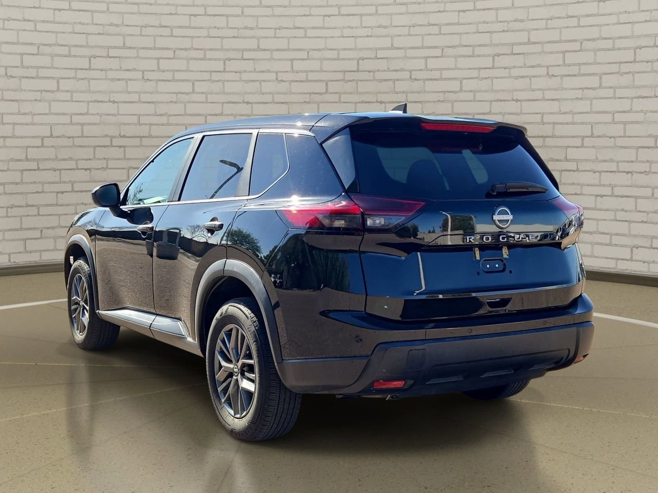 Used 2024 Nissan Rogue S image 7