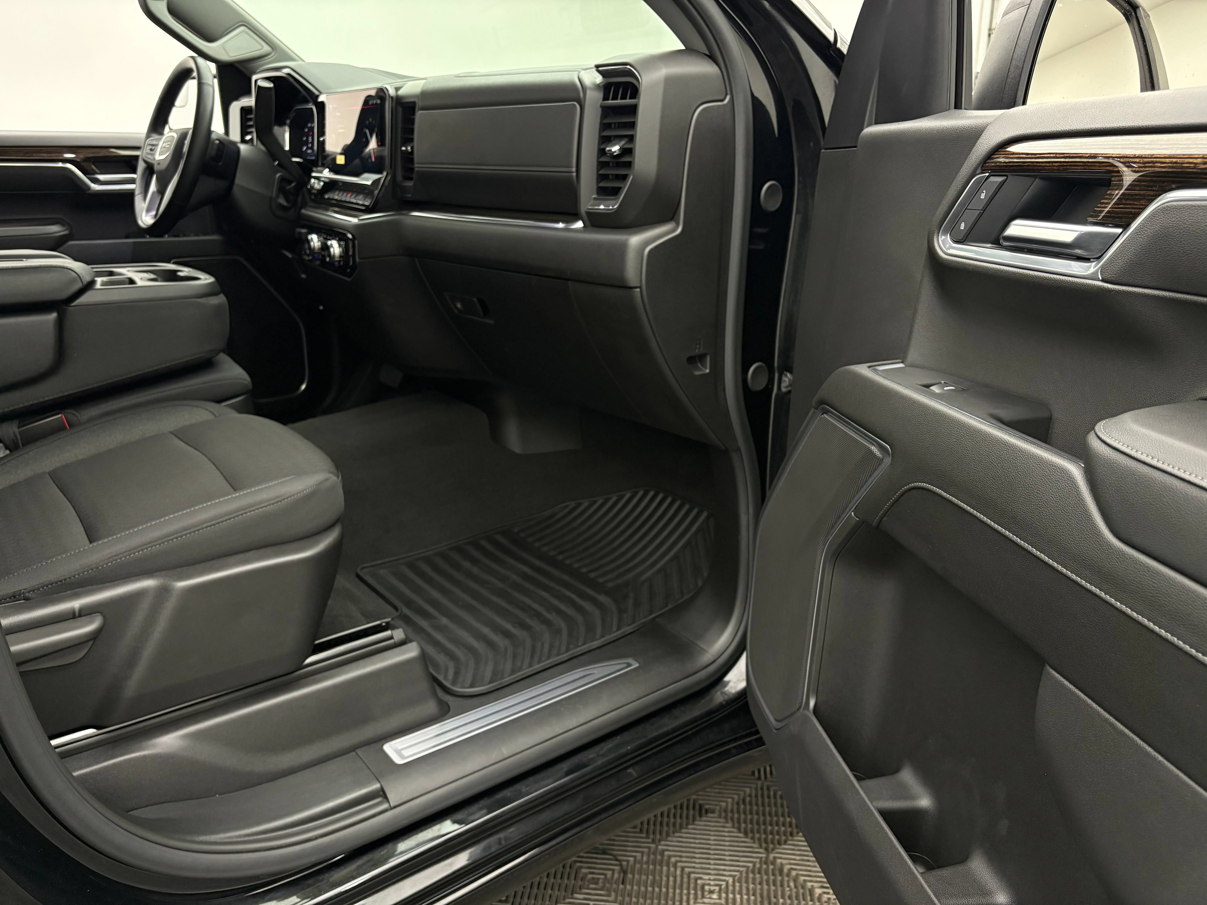 Used 2025 GMC Sierra 1500 Elevation AWD/4WD image 31